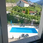 Waterfalls Al Bed & Breakfast