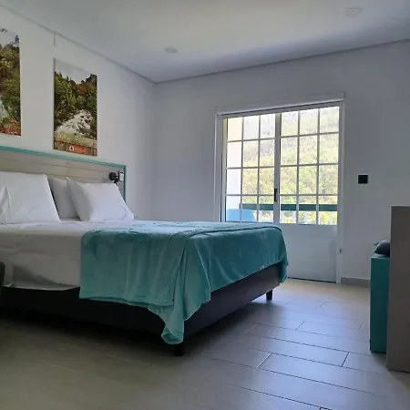 Waterfalls Al Bed & Breakfast 3*