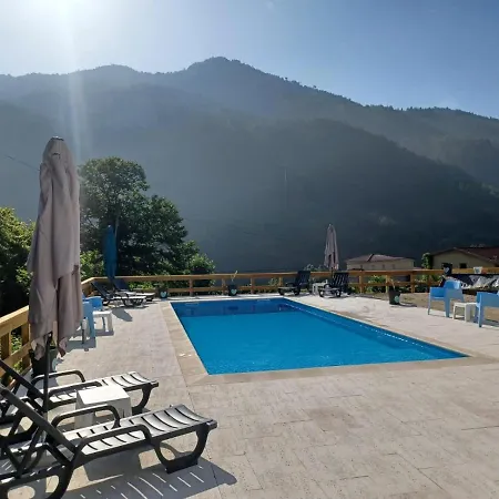 Waterfalls Al Bed & Breakfast