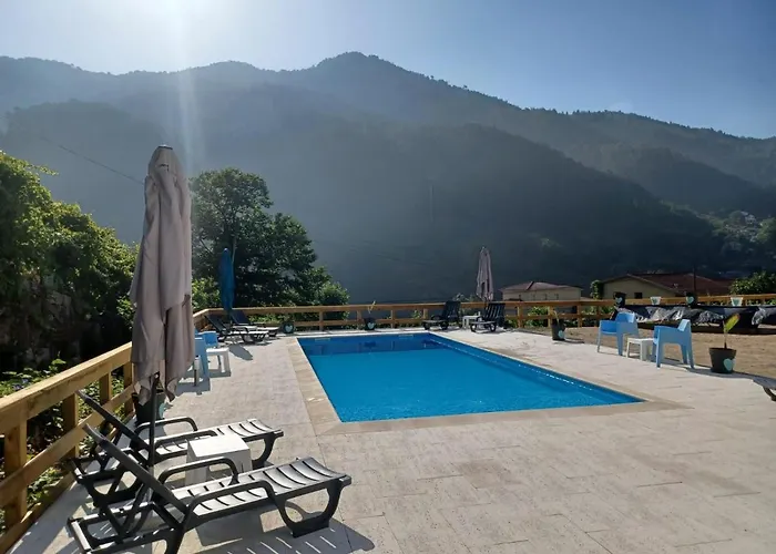 Waterfalls Al 住宿加早餐酒店