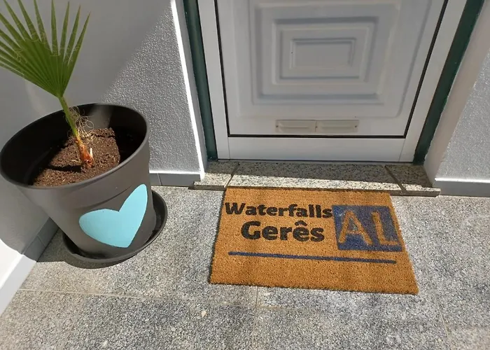 Waterfalls Al 住宿加早餐酒店 吉尔斯