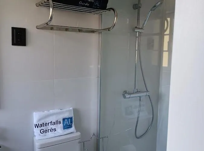 Waterfalls Al 住宿加早餐酒店 吉尔斯